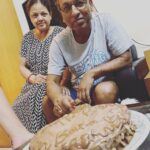 Tanushree Dutta Instagram - Dad's birthday 9th June!! Ishita and Vatsal visited from Juhu and my sister baked a homemade cake with sloppy icing ( super yummy). They missed me somewhat so they sent me pics of the cake!! 🙄🤣🤣🤣 Nevermind that but these pics were too cute to not share! I still remember the day, many years ago, my Dad looked very seriously in my eye and solemnly told me in bengali : "Shib hocche thakur" "mone rakhbi". Meaning: "Shiv is God" "remember that". Anyways I conducted my first meditation workshop on Sunday with God's grace and it was a huge success!! Will be doing more. My dad feels proud!! Love you Dad!! Praise God hallelujah for keeping my family safe and healthy!