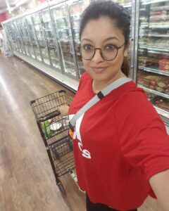 Tanushree Dutta Instagram - I mean seriously..When I needed to lose weight it was an uphill task, but now when no one should give a shit about these things including me, I'm dropping the pounds everyday like nobody's business. No gym coz everything is shut..just walking, hiking and running in the woods nearby ( allowed in california with distance). Any ways picking up some samagri for some hearty soup recipes. I dont mind the drastic weightloss..I feel like a new person! And fyi I'm loving my own Gita readings🤩 #newbody #mountainlife #americanlife #quarantine #stillfree #amazing #prayingeveryday #meditation