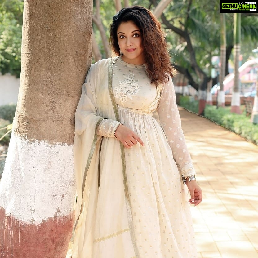 Tanushree Dutta Instagram - My favourite look.Amazing pics by a very talented team!! @roselin_middleton @i_ankur_ @nivs25 @make_up_day