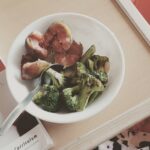 Tanushree Dutta Instagram - My super sonic high pranic breakfast!! Broccoli and full cloves of garlic lightly sauteed in half a teaspoon of desi ghee.Fresh anjeer on side!! #tastyandhealthy