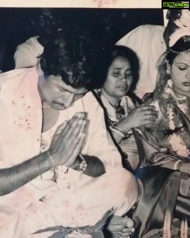 Tanushree Dutta Instagram - Found Mom and Dads old wedding pics!! Happy Mothers day and Fathers day!! Instagram has become my way of storing and documenting family pics..I miss Grandpa and Grandma!!😥I loved them and they loved me soooooo much. My favourite ppl in the whole world but they went away too soon.#era #oldmemories #retro #theeighties #bellbottoms #bangla #mishtidoi