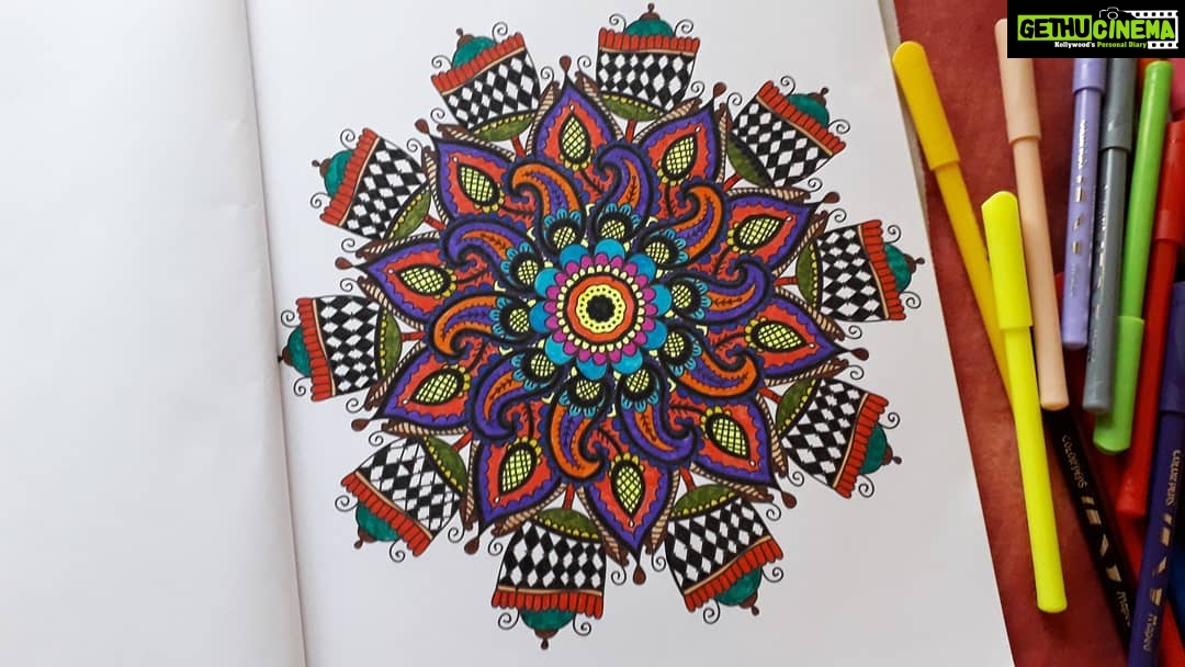 Tanushree Dutta Instagram - Painted a mandala design today whole afternoon😝 #colourmehappy