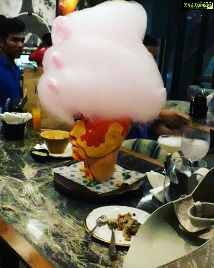 Tanushree Dutta Instagram - Partying with friends at a local resto pub after a round of press interaction!!