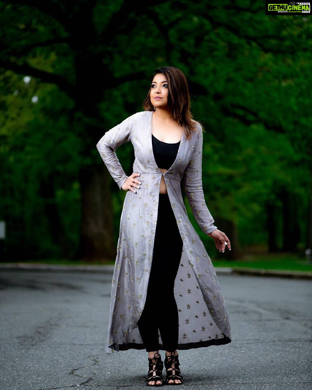 Tanushree Dutta Instagram - Pics from my recent photoshoot!! Photography @johnmartinproductions Makeup and Hair @nbeautstudio Wardrobe by @themallatoaktree Designer @deepalishah777