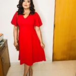 Tanushree Dutta Instagram - My look last evening for the MTV Digital awards at the Sahara Star hotel in Mumbai. My super glam look Makeup by @makeupbysaaniya and Hairstyling by @hairstyling_by_fatema Wardrobe self styled and bought from summer sale shopping from H&M in USA😝