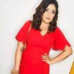 Tanushree Dutta Instagram – My look last evening for the MTV Digital awards at the Sahara Star hotel in Mumbai.
My super glam look Makeup by @makeupbysaaniya and Hairstyling by @hairstyling_by_fatema
Wardrobe self styled and bought from summer sale shopping from H&M in USA😝