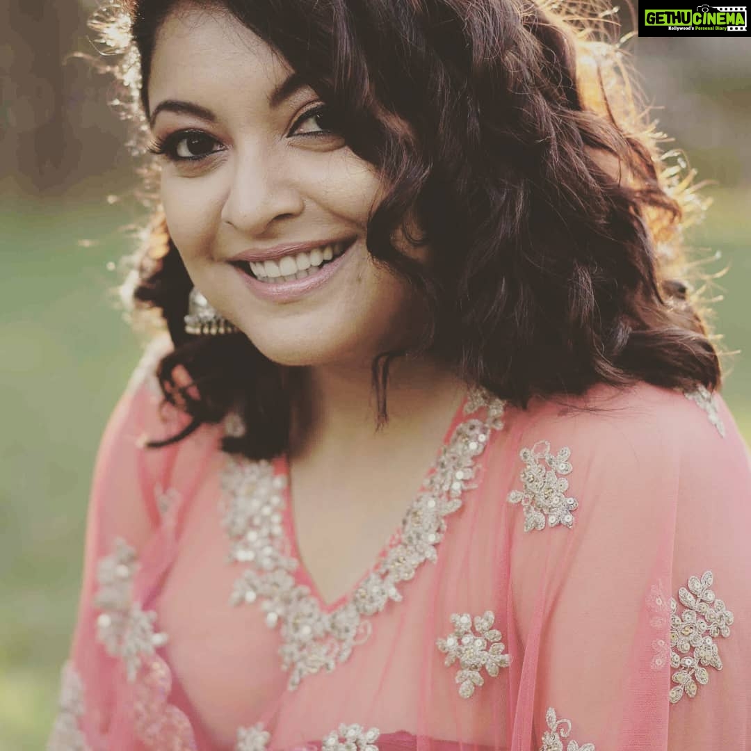 Tanushree Dutta Instagram - Just few of my many moods! #nature Photography by @johnmartinproductions and Hair&makeup by @riddhima_arora67