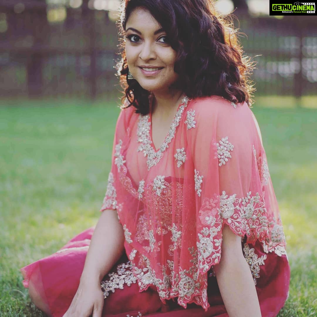 Tanushree Dutta Instagram - Just few of my many moods! #nature Photography by @johnmartinproductions and Hair&makeup by @riddhima_arora67