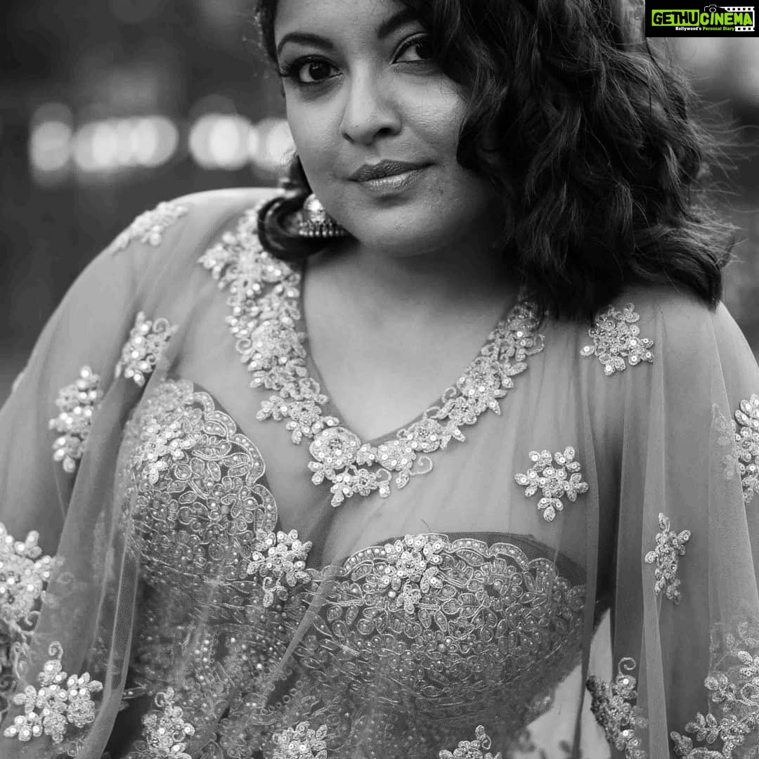 Tanushree Dutta Instagram - Just few of my many moods! #nature Photography by @johnmartinproductions and Hair&makeup by @riddhima_arora67