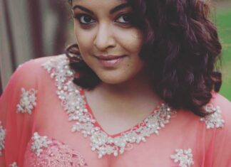 Tanushree Dutta Instagram - Just few of my many moods! #nature Photography by @johnmartinproductions and Hair&makeup by @riddhima_arora67