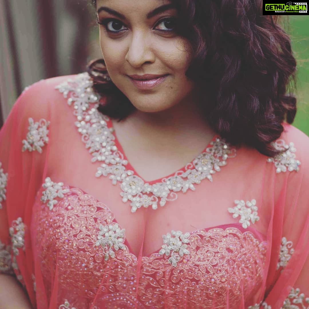 Tanushree Dutta Instagram - Just few of my many moods! #nature Photography by @johnmartinproductions and Hair&makeup by @riddhima_arora67