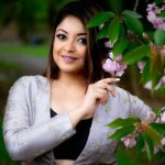 Tanushree Dutta Instagram – My new pics from a recent photoshoot in Edison New Jersey.#nature 
Photographer @johnmartinproductions
Styling and MUA @nbeautstudio
Wardrobe by @themallatoaktree 
Designer @deepalishah777