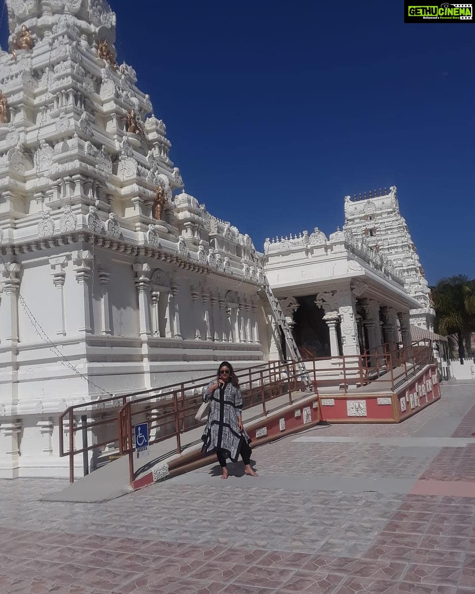 Tanushree Dutta Instagram - Also visited the Balaji temple nearby in Malibu.Well it was Sunday and as usual my favourite day to visit church or a meditation centre.Took loads of blessing for my new life here in the US.We grow by learning and accepting and surrendering ourselves to the guidance of a higher power and paying head to our inner callings.And all of this just to enhance our life so we can lead better more productive,effective and fulfilled life.Religion is a path..destination a divine mystery always🤗