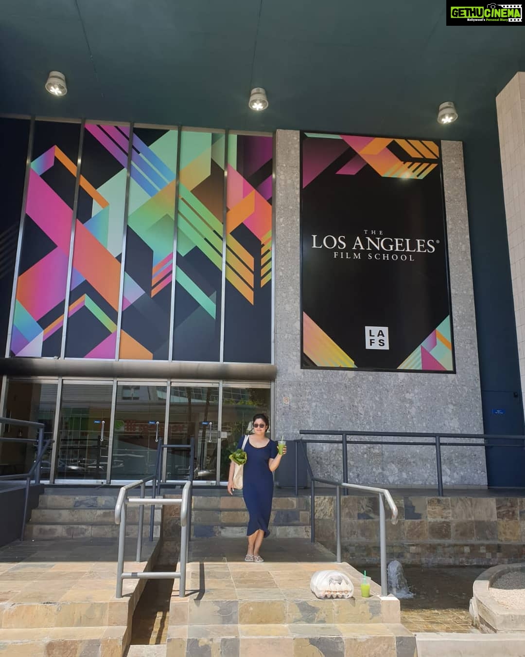 Tanushree Dutta Instagram - Chilling by Hollywood&Vine at Neetu's place.Sunbathed by the pool,organic roast chicken lunch at the farmers market and walking around enjoying the sunny LA weather!! #californialife