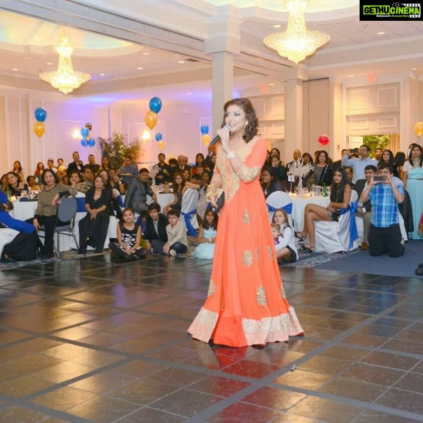 Tanushree Dutta Instagram - New Years eve gala event 2016 in Chicago.Packed house and the beginning of my Event career in the US!! Never looked back...Every event a huge success! #goldengoose