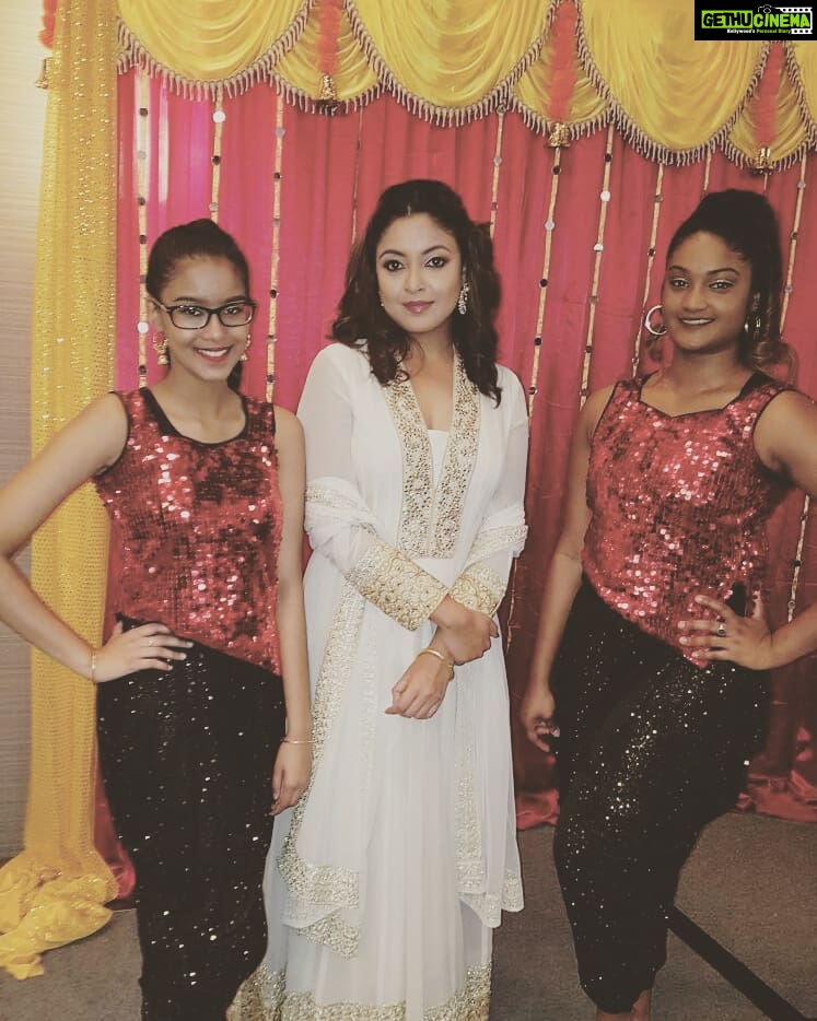 Tanushree Dutta Instagram - Found another event pic from late 2016 in New Jersey!! Special celebrity appearance at a Desi mela with lots of food,clothing stalls and dhamaka entertainment on stage!! #theceleblife