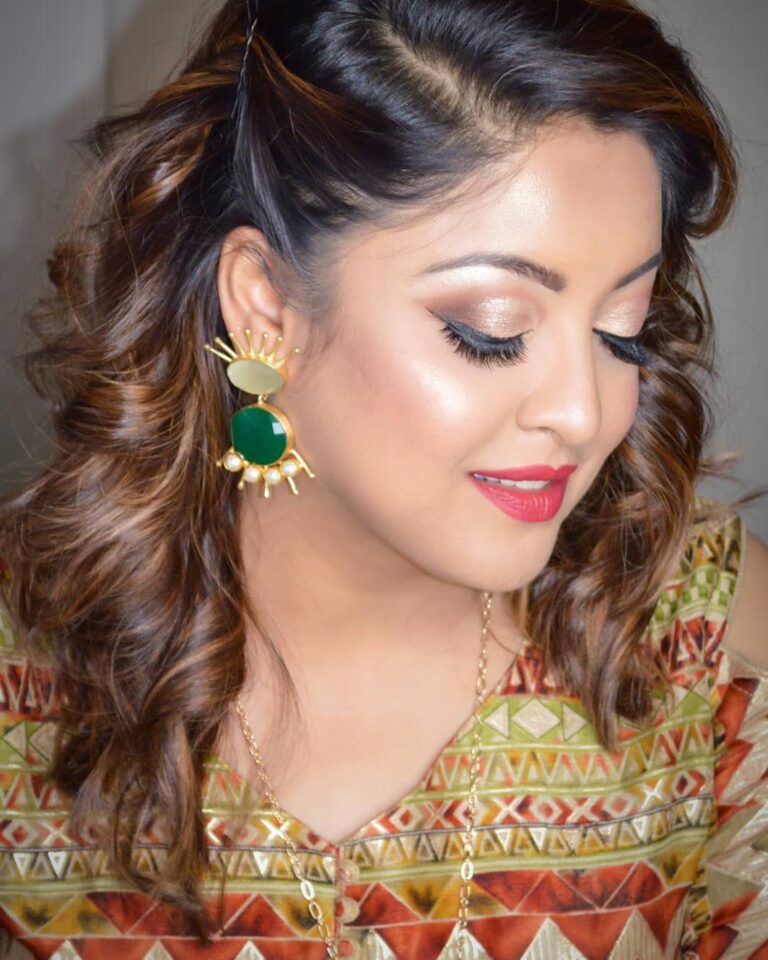 Tanushree Dutta Instagram - Some dreams are so big and so impossible that only God can lace our hearts with it and fulfill them.They say His streets are made of gold and rivers of mercy and grace flow from him into this mortal universe for eternity.#agape #logos #yinyang #yeshua #shiva ######