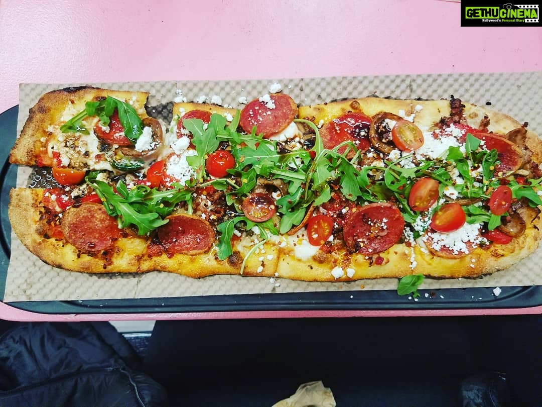 Tanushree Dutta Instagram - Pizza in Boston! #yummy. Harvard photos coming soon! &pizza - Harvard Square