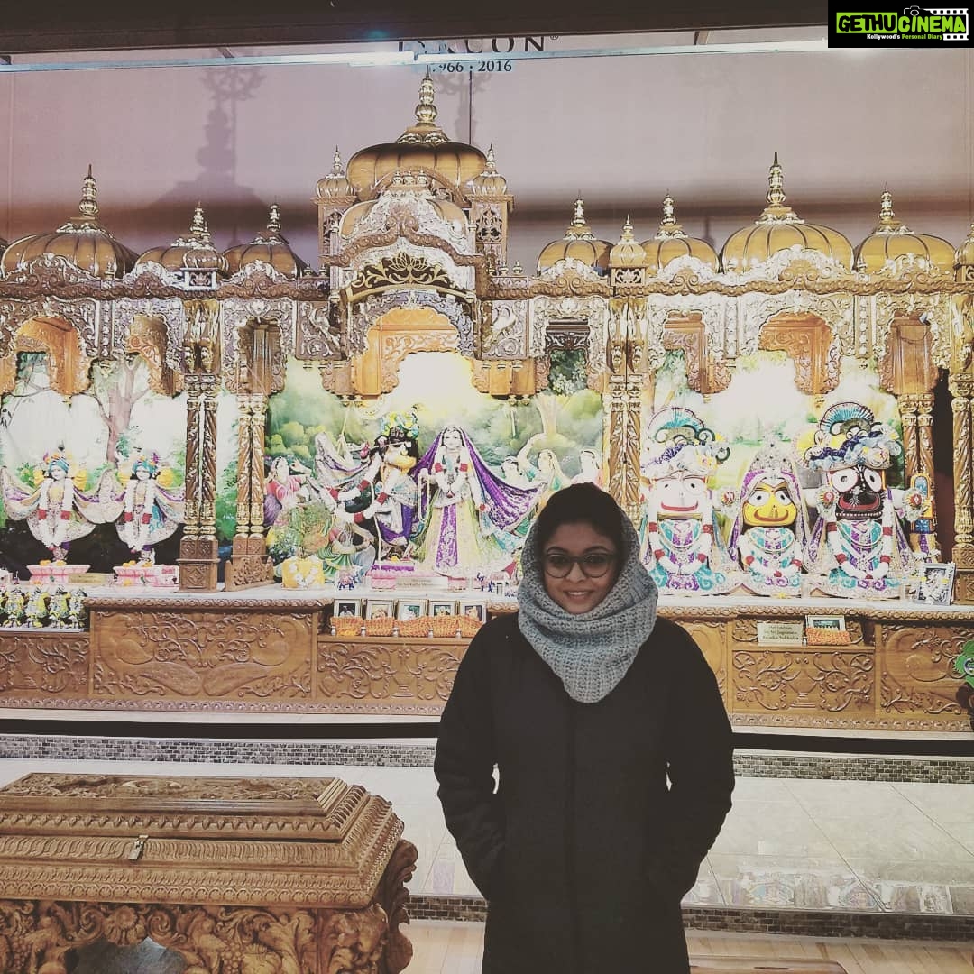 Tanushree Dutta Instagram - Amazing Monday! Found an Iskcon temple in New Jersey very close to my place.Prayed,went into a deep meditation during evening arti and ate prasad bhog!! Remembered my last visit to the Mumbai Iskcon with my family just before I left India.I had bought the first canto of the Srimad Bhagavatam to bring with me to US.Very interesting read!! #newpassion #mattersoftheheart #somethingnew #love ISKCON of Central New Jersey