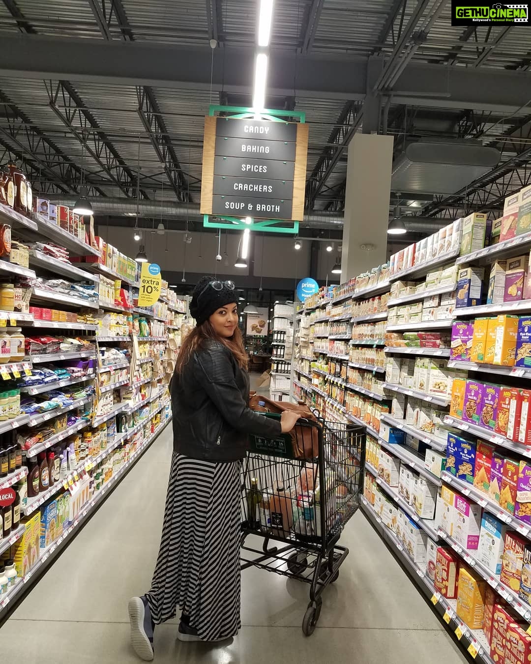 Tanushree Dutta Instagram - Buying groceries for home in New Jersey at whole foods! Organic keto diet this month!! Will start my workouts again this week.Jetlags over and getting back to work.Lots of event bookings coming up for the next couple of months here in US.Busy times ahead.Missing India and my parents😌