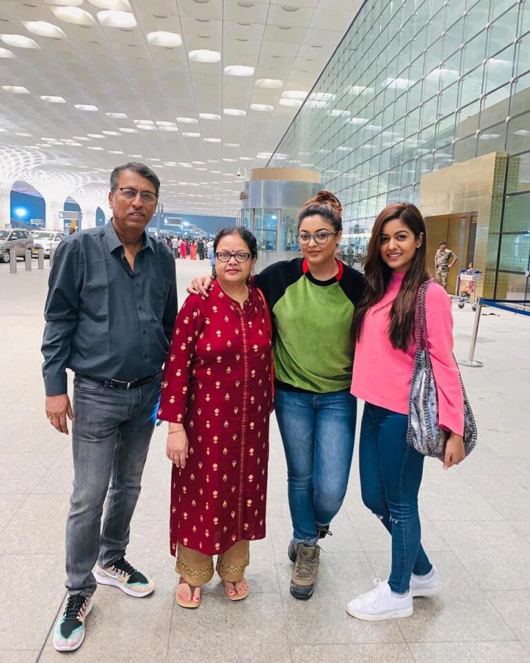 Tanushree Dutta Instagram - On my way to USA!! Feels strange returning after almost 6 months.Will miss my family the most!! #lifejourneys
