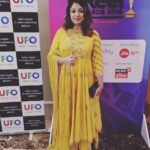 Tanushree Dutta Instagram – Presented an award at the first ever web content awards in India organized by CNN-TV18
Wardrobe courtesy: @shaarav_couture_studio
Makeup and hair : @tgandheri