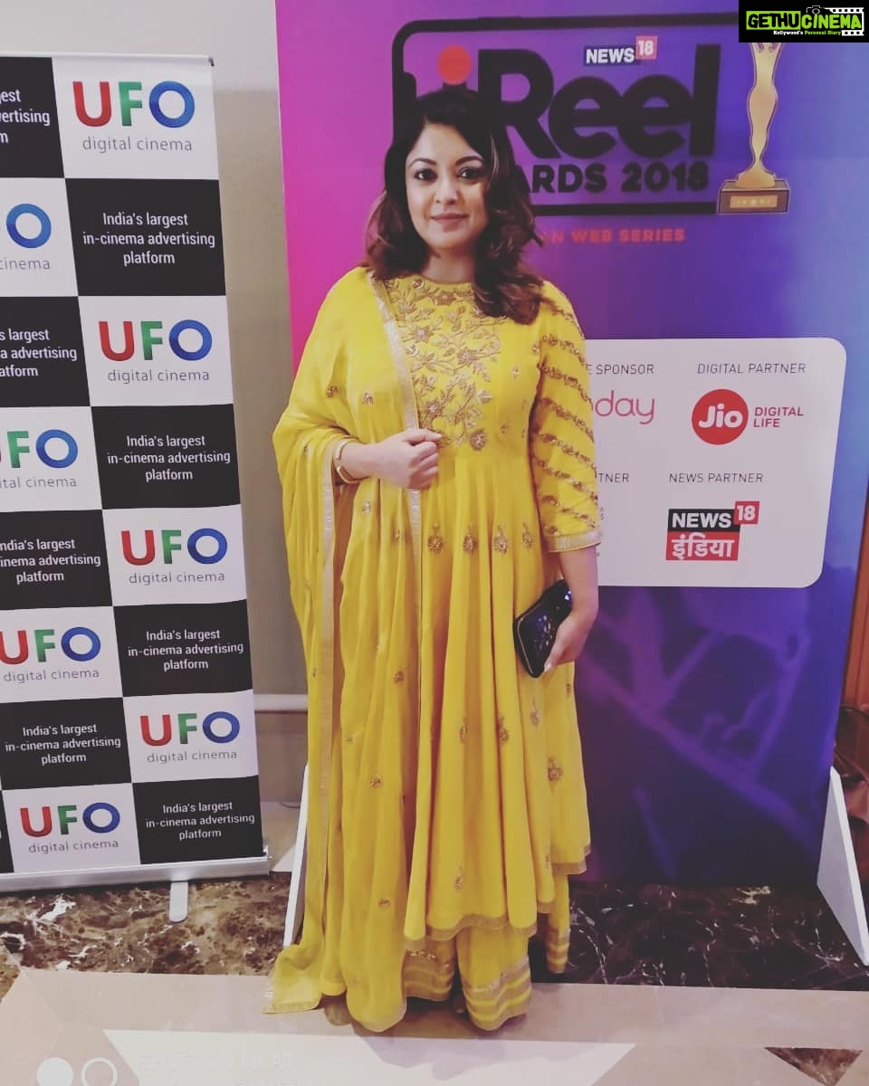 Tanushree Dutta Instagram - Presented an award at the first ever web content awards in India organized by CNN-TV18 Wardrobe courtesy: @shaarav_couture_studio Makeup and hair : @tgandheri