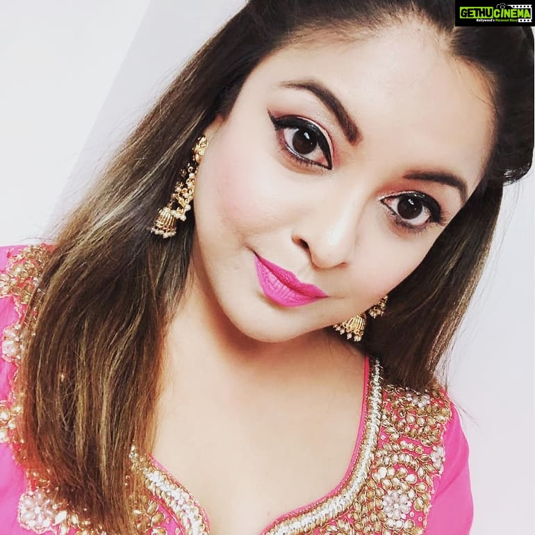 Tanushree Dutta Instagram - Queens New York show!! Sufi Magic againπ€π€π€ #awesomeness #newyork #ladyinpink ππ