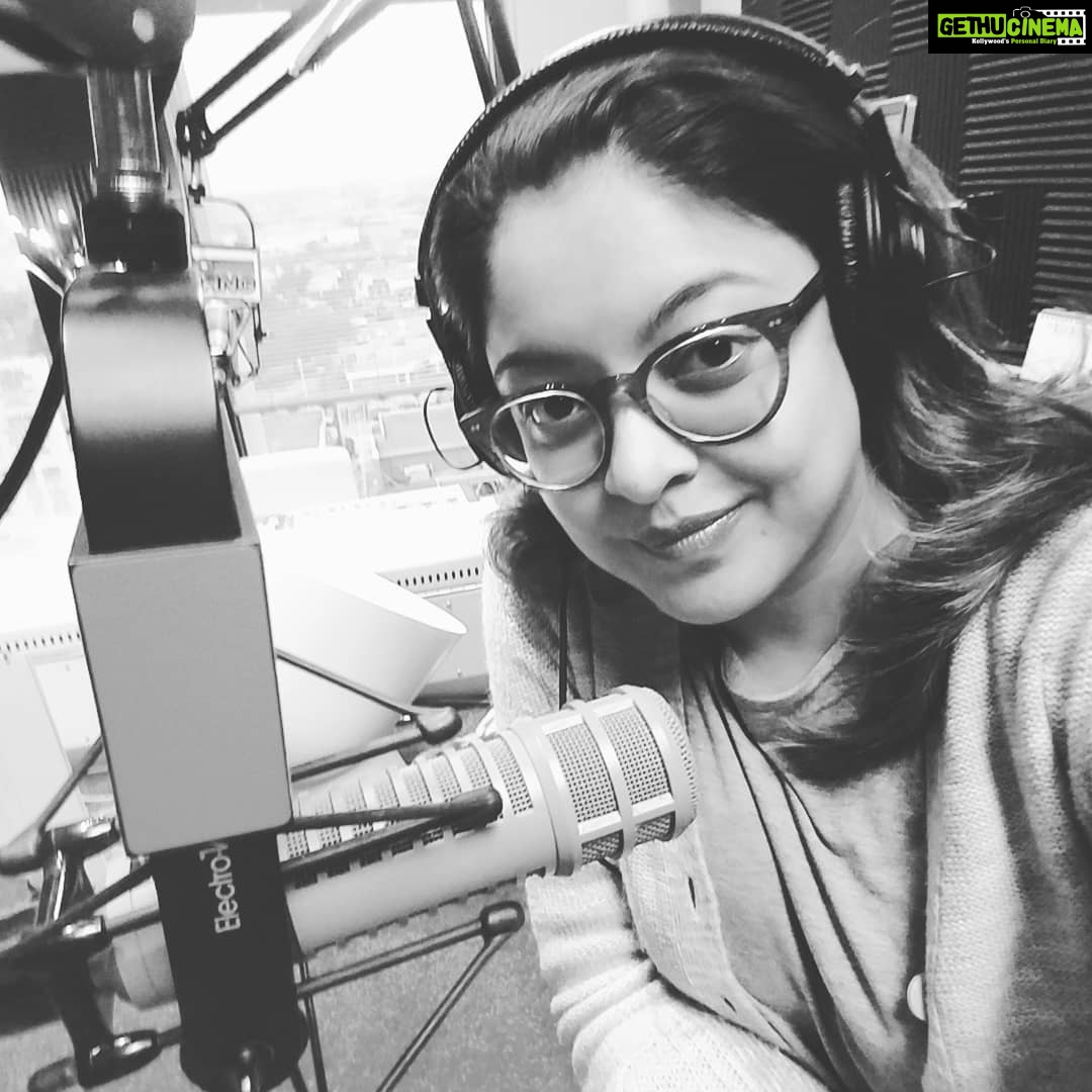 Tanushree Dutta Instagram - This morning radio interview before flight back to Orlando!! Busy dayðŸ¤