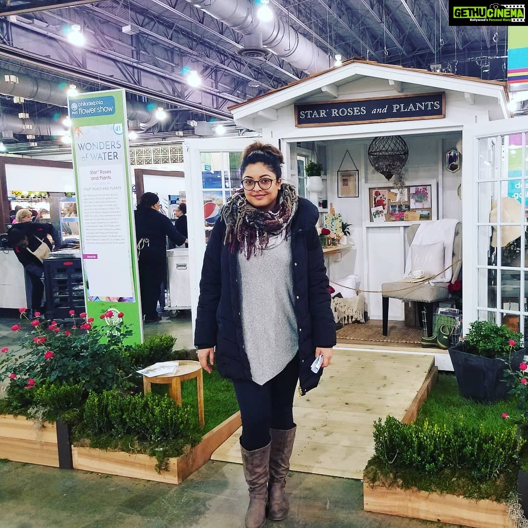 Tanushree Dutta Instagram - Flower show at Philadelphia convention centre!! #sundayfunday #indoorgarden #naturelovers #instaawesome #lovelovelove