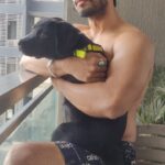 Thakur Anoop Singh Instagram – Every Morning Ritual… open sky, Watching pigeons fly and wishing if we could too! 🐶 ♥️👨 

#ThakurAnoopsingh #Shadow
