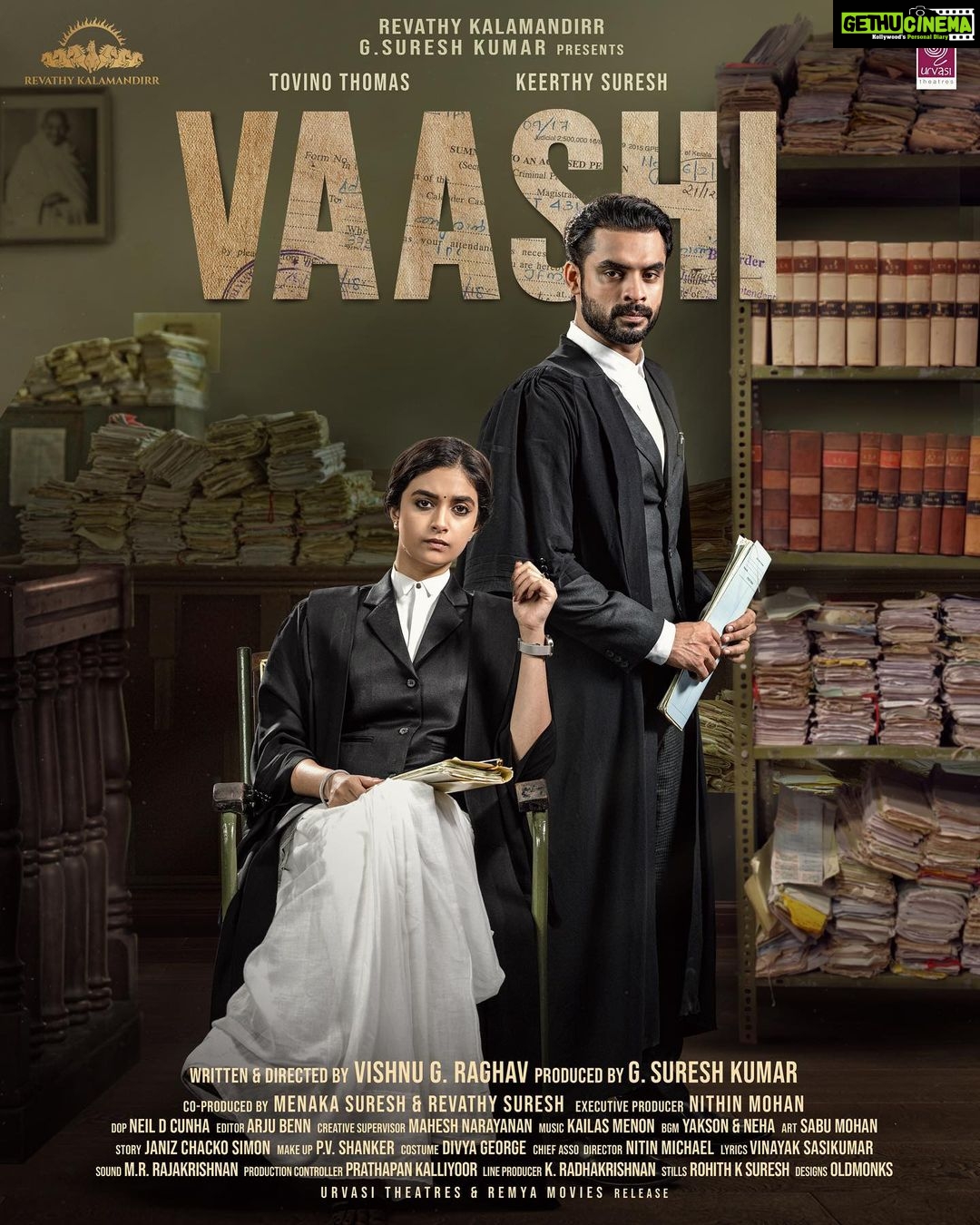 Trisha Instagram - Happy to present the first look of Vaashi and wishing this multitalented team the very best🎉⭐️ @keerthysureshofficial @tovinothomas @vishnuraghav @revathy_kalamandirr #Vaashi #VaashiFirstLook