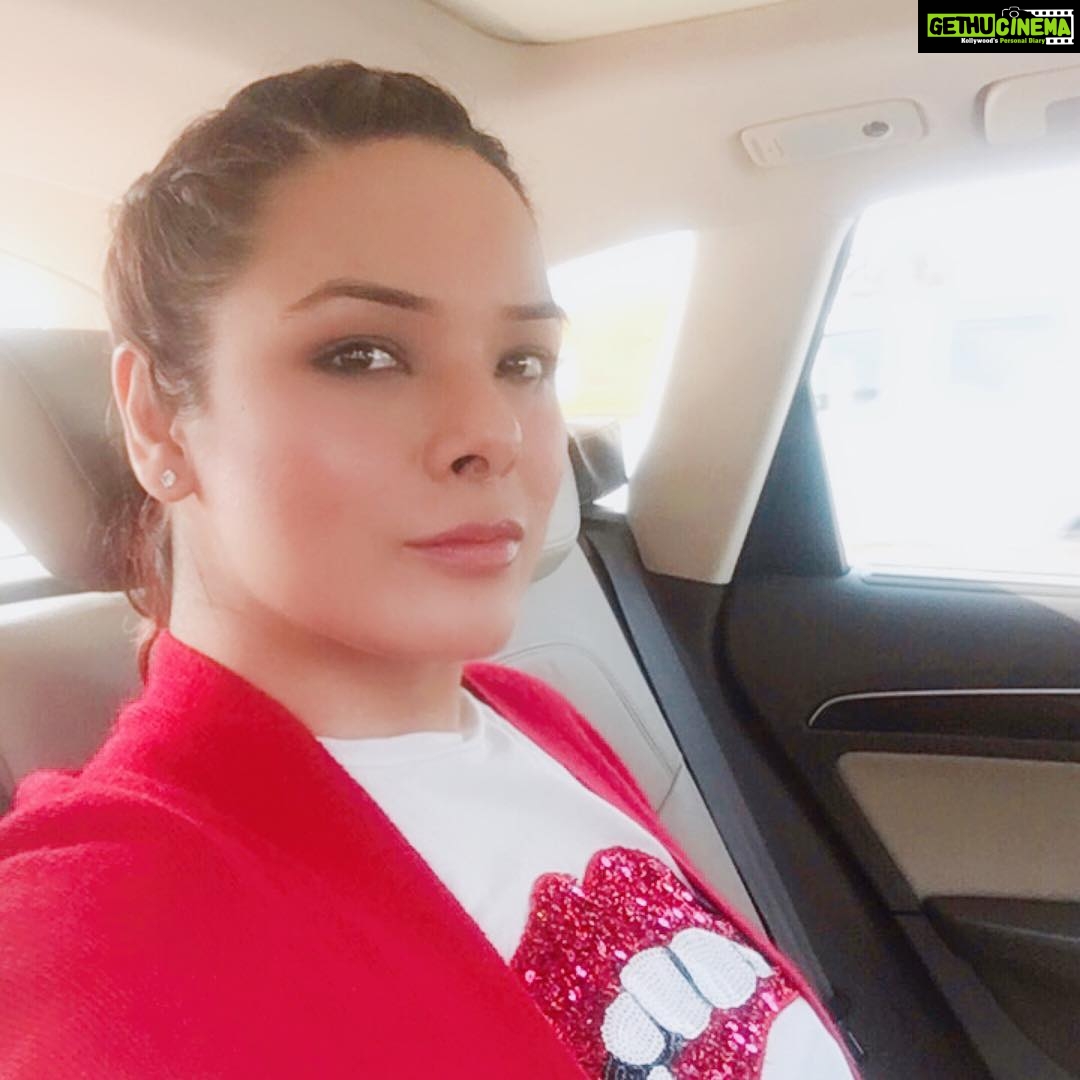 Udita Goswami Instagram - When mommy watches YouTube and makes your hair. Reminded me of school days of the basic braids she used to do. π Off to Delhi now for my gig. See you all at Lord of the drinks CP tonight. Chhatrapati Shivaji Maharaj International Airport, Domestic Terminal Mumbai