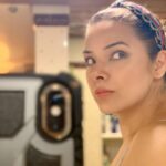 Udita Goswami Instagram - Siri, remove my makeup. Swipe right to see before and after. 👉🏼 Bandra West