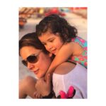 Udita Goswami Instagram - Me and mine. ❤️ #naturalsunsetfilter #onthebeach #deveesuri