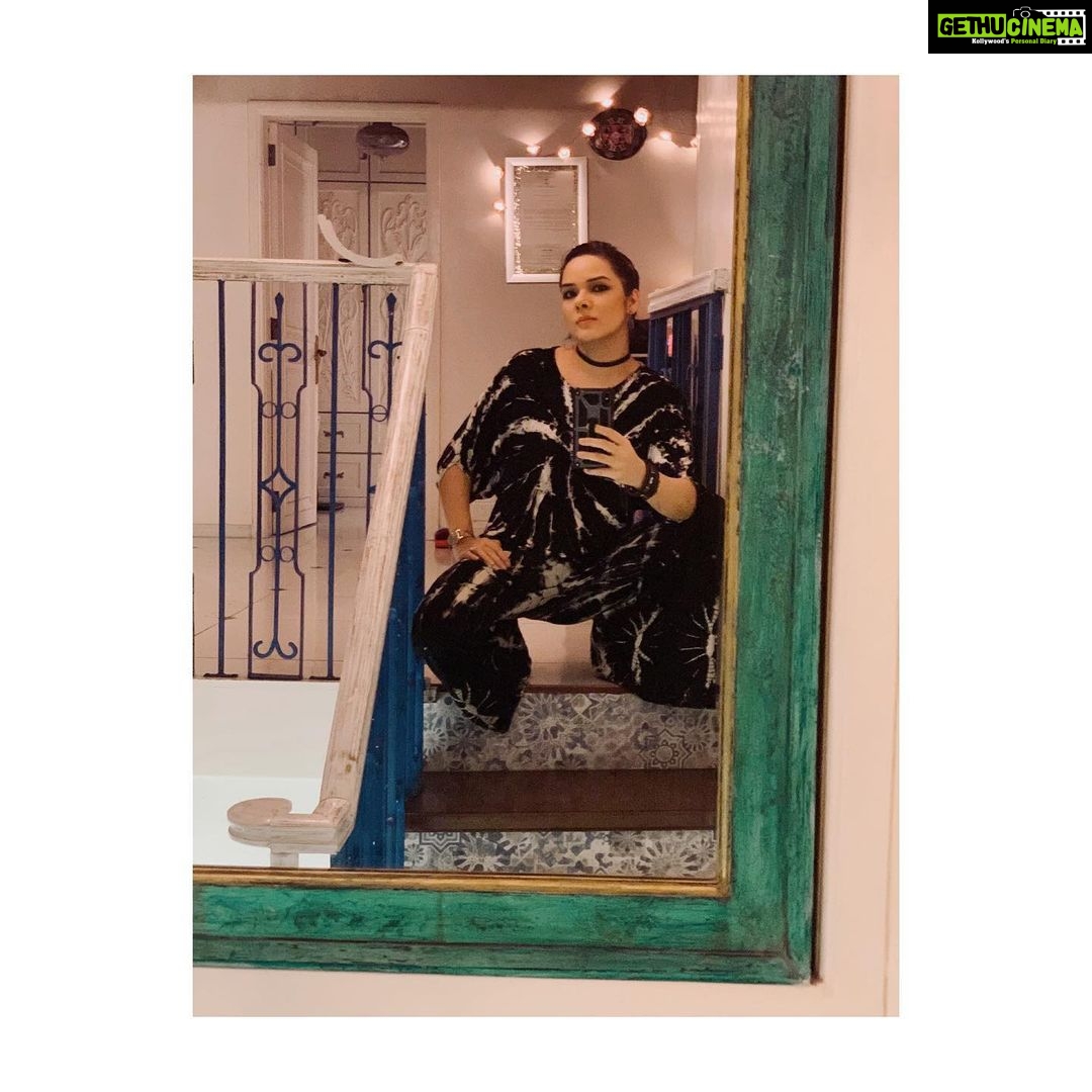 Udita Goswami Instagram - I am not the black sheep, I am the tie-dyed one. 😉