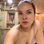 Udita Goswami Instagram - Siri, remove my makeup. Swipe right to see before and after. 👉🏼 Bandra West