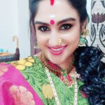 Vanitha Vijayakumar Instagram - Meet panchayatu parameshwari..vella kaka Manja kuruvi.. Thiruthani shooting
