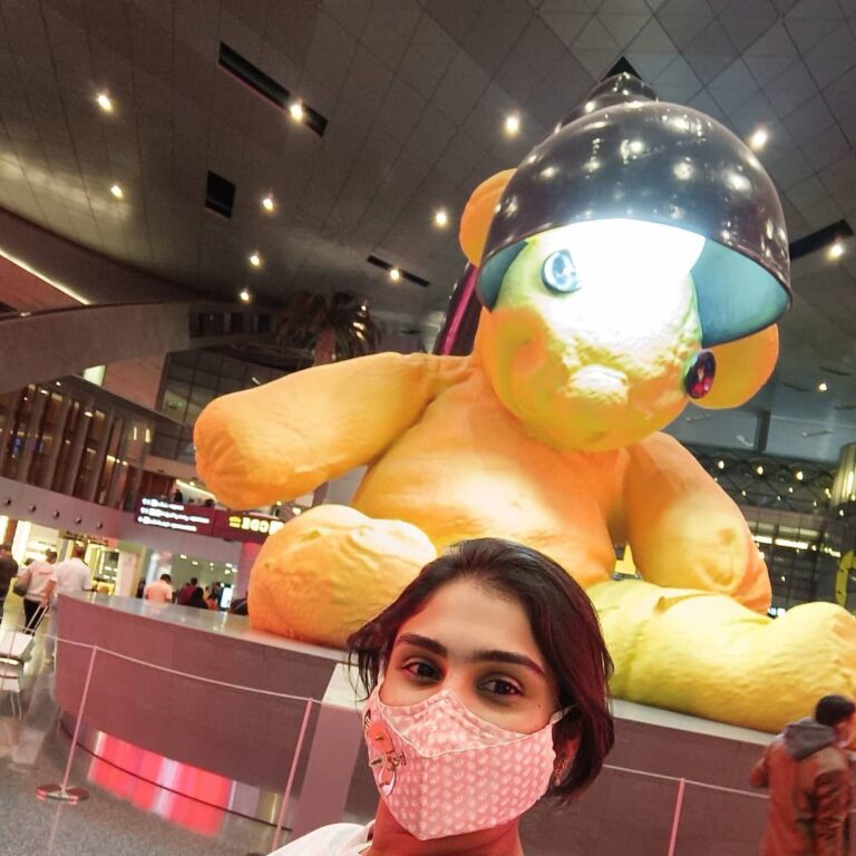 Vanitha Vijayakumar Instagram - @visitqatar #transfer Terrific feeling to be back in the world...omg how much I missed travel... Maldives was a resort holiday..it doesn't have any hustle bustle...this is rocking... looking forward to all the expo festivities Doha International Airport