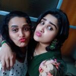 Vanitha Vijayakumar Instagram - Weekend happenings with Sowmya jayaram #weekendvibes #weekendattrocities #friendshipgoals #friendsforever #girlsjustwannahavefun