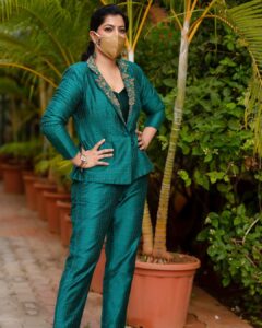Varalaxmi Sarathkumar Instagram - #staysafe #wearamask😷 #vishnuwedsmaha
Thank you @jayalakshmisundaresan for you know being you haha..!!
Thank you @mv_bridalcouture for making sthin so trendy and me.!! Muahhh
Pic courtesy @kiransaphotography