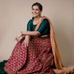 Varalaxmi Sarathkumar Instagram – Thank you for this amazing look @jayalakshmisundaresan 
Wearing the gorgeous outfit from @rehanabasheerofficial 
Stunning jewellery from @sonalfashion 
Shot by my wonderful @kiransaphotography you always make me look good..!! Heheh..!!
#brotherswedding #sangeeth #dolledupeffect