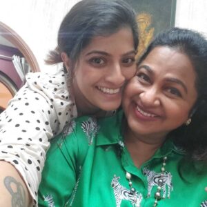Varalaxmi Sarathkumar Instagram - #NewYearsEve2021 thank you @radikaasarathkumar for the amazingggg lunch yesterday and @rayanemithun for the yummy dessert...

Felt good to be back as a family with dad recovered @r_sarath_kumar ..we all have had a very difficult year but im sure this year will awesom for everyone.. by the end of this year I still feel blessed that we have all survived..and we have each other to fall back on..in the end thats what matters.. you need to have good people with you.. who are there for you and belive in you..always remember to believe in yourself..cheers to 2021..im sure its gonna kick 2020's butt...heheh 
#happynewyear2021

@ramkumar_sudarshan @poojasarathkumar @kala_kandasamy @aiswarya.sudharson @vandana.rangarajan @manjunath_s