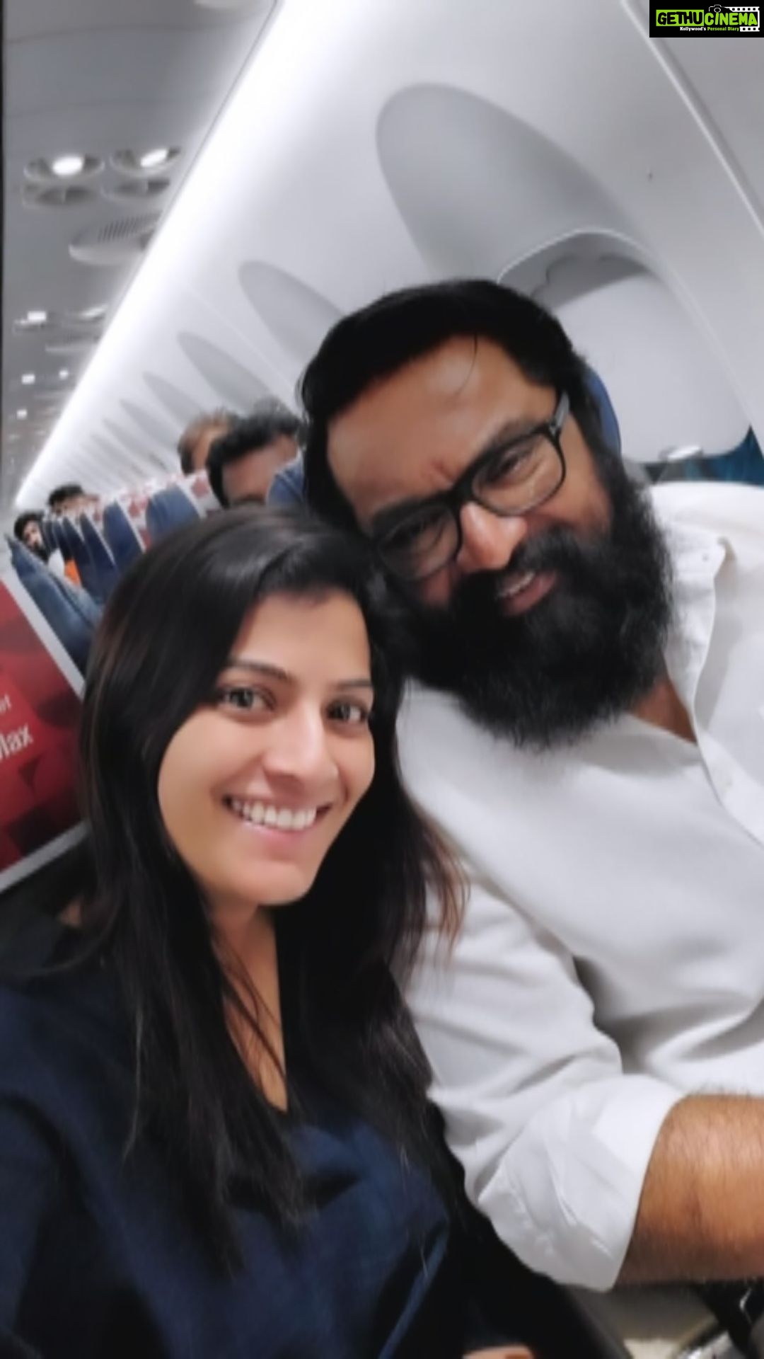 Varalaxmi Sarathkumar Instagram - #happyfathersday to my darling daddy.!!! U have always been my hero and you will always be my hero…!! We all love you very much..!! My daddy strongestttt..!! @r_sarath_kumar #happyfathersday❤️ #superdad #daddysgirlforever❤️ @poojasarathkumar @rayanemithun @sarathrahhul @radikaasarathkumar