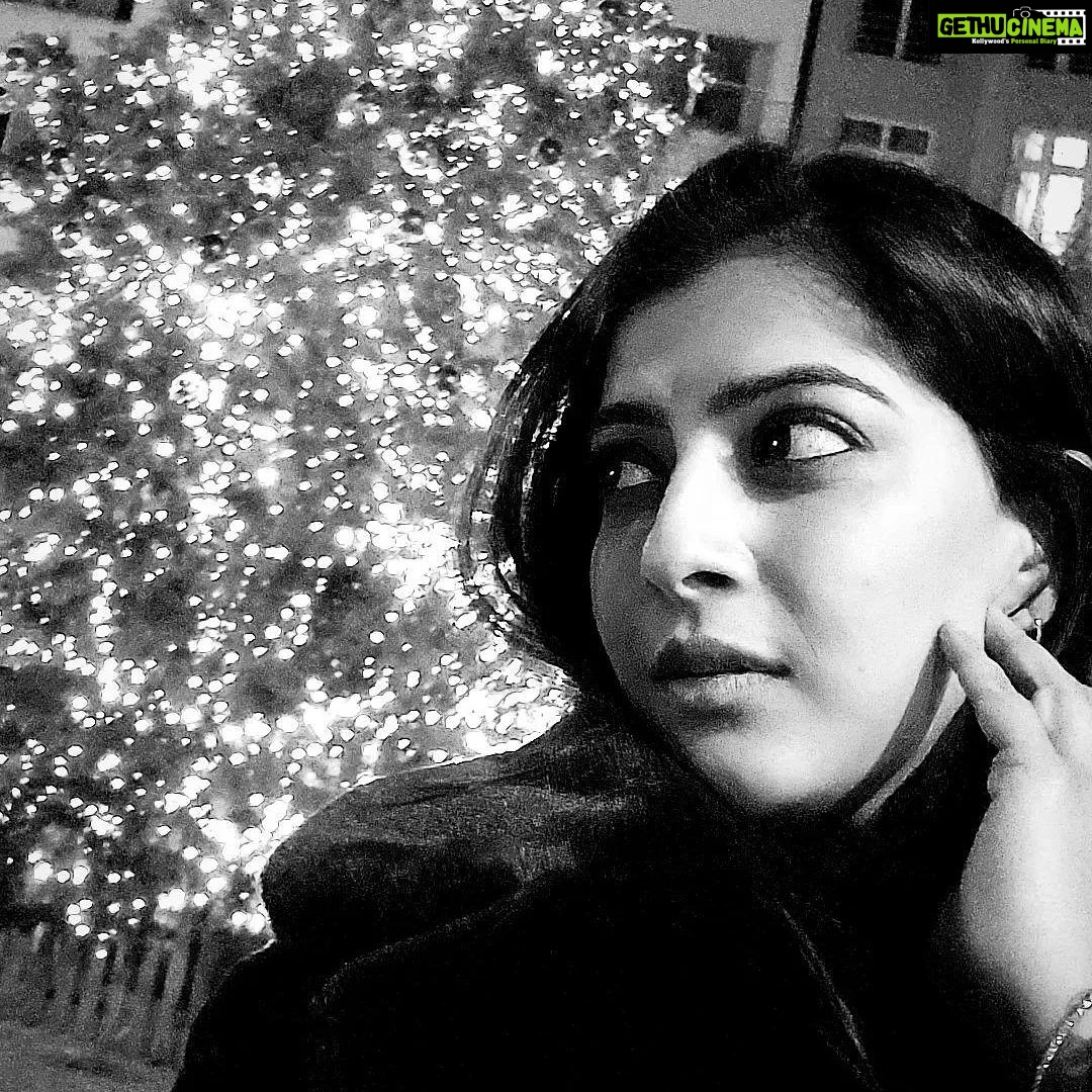 Varalaxmi Sarathkumar Instagram - Happpyyyyy Newwww Yearrrr... Love you all..have a fabulous year..spread love..spread joy..do good..be good..life is too short..live everyday like it were ur last..love yourself..dont do harm..and let the world take us on our journey.. Live..Love..Laugh.. #happynewyear2022 ❤❤❤❤ @guccivaralaxmi Prague, Czech Republic