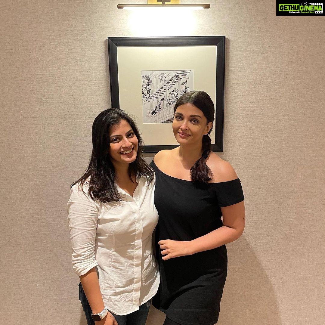 Varalaxmi Sarathkumar - 250K Likes - Met 3 of the warmest and most humble people last night.. none other than the gorgeous @aishwaryaraibachchan_arb
the handsome hunk @bachchan and their sweetest daughter #aaradhyabachchan
Despite the families and lineage that they hail from, their humility and warmth was so amazing, I was just overwhelmed with their love.!!! It was so sweet of you to meet us and spend time with us.. may god shower all his blessings on your family.!!!
Thank you daddy for making this happen @r_sarath_kumar
I think @poojasarathkumar is still recovering from the shock.!!! Hahah
#fangirl