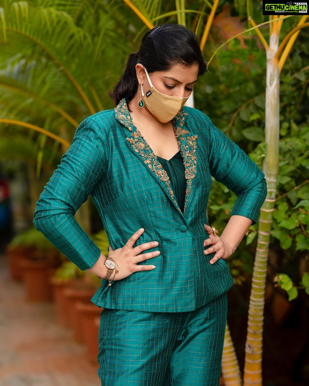 Varalaxmi Sarathkumar - 135.1K Likes - #staysafe #wearamask😷 #vishnuwedsmaha
Thank you @jayalakshmisundaresan for you know being you haha..!!
Thank you @mv_bridalcouture for making sthin so trendy and me.!! Muahhh
Pic courtesy @kiransaphotography