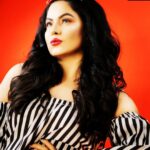 Veena Malik Instagram – stay #classy & #sassy And a  Bit #badassy #💃💃💃💃💃 #😝😝😝😝😝 #🌹🌹🌹🌹🌹🌹🌹🌹🌹🌹🌹🌹🌹🌹 #fashionista #loveforever #mateenphotography #makeupbytahseenkhan #styleicon #diva #lovecurls #❤️❤️❤️❤️