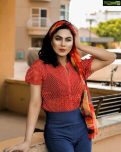 Veena Malik Instagram - #polkadots always my #favorite #colorful #loveforever @mateenshahphotography @tahseenkhanoffical #makeup #styleicon