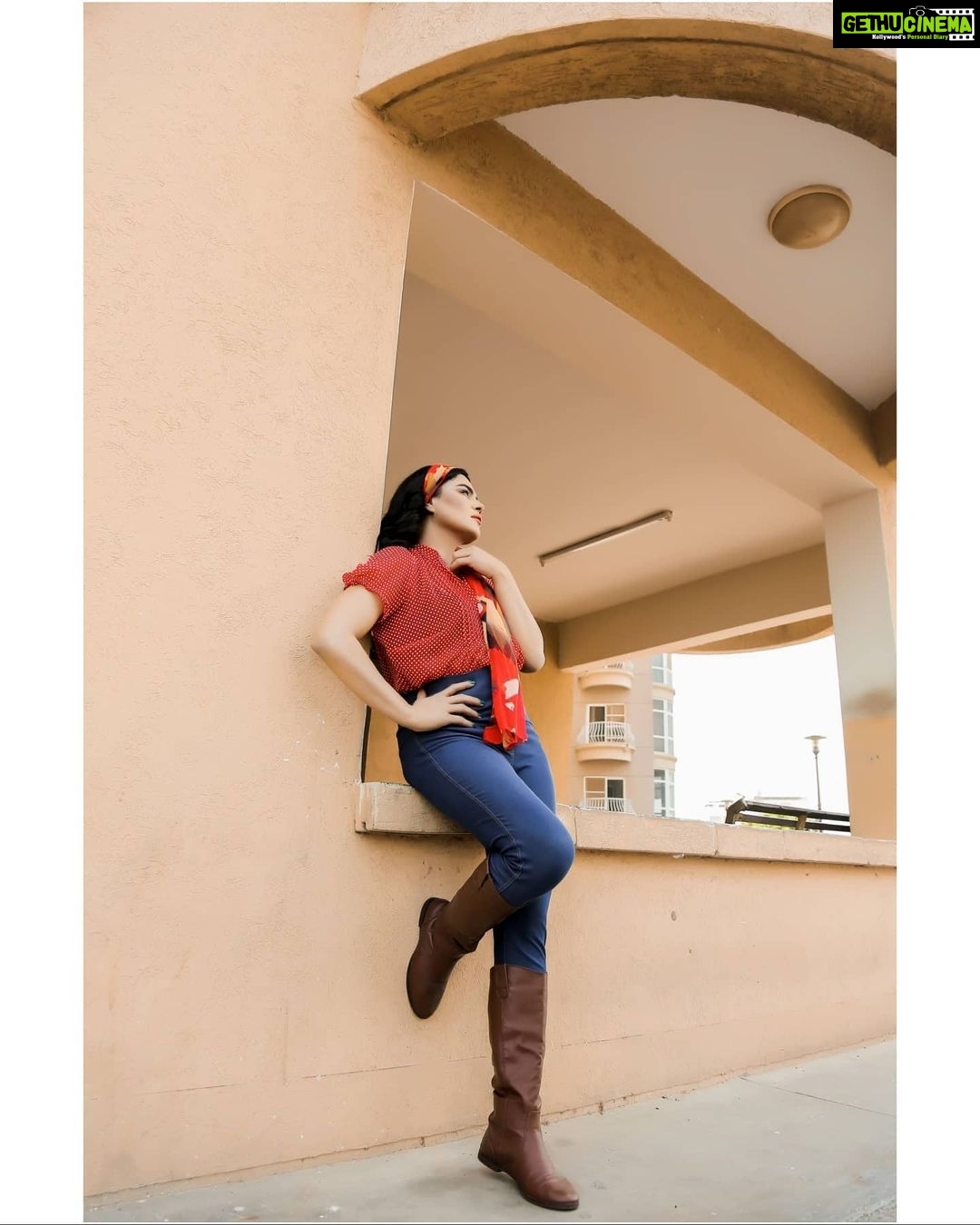 Veena Malik Instagram - #beautiful_world #veenamalik #BeautifulDay🥰😍🤩 #blessed🙏 #blessedwithkurls #lover